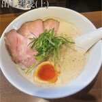 中華蕎麦 葛 - 炭火焼豚3枚、燻玉半分、葱、玉葱