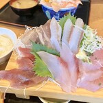 埼玉漁港 海鮮食堂 そうま水産 - 今日はイカや鮪、鯛にビントロマグロ、ヒラマサ？！