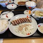 蘇哥清湯腩 - パリパリ皮つき豚バラ肉のロースト定食1260円