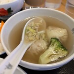 蘇哥清湯腩 - パリパリ皮つき豚バラ肉のロースト定食1260円