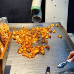 芋にいちゃんの店 - ひっつかないようにバラす