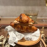 ラチュレ - クロワッサンの鮟肝サンド