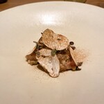 ラチュレ - 寒鰤の胡麻和え　上のスライスはマッシュルーム