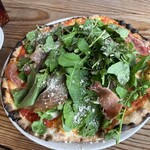 ノストラーノ - 生ハム、ルッコラ、パルミジャーノチーズピザ