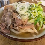 いこい - 連れの肉つゆうどん 豚 出汁が効いてます