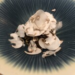 T.N - マッシュルームスパ　マッシュルームしか使ってないのに挽肉スパゲッティを食べているよう。マッシュルームを挽肉機にかけて鶏肉の出汁で仕上げてるんだそう。ヘルシー。