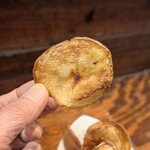 TAKOBIVA - お通しは、自家製のポテトチップス