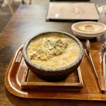 Cafe ジビエ工業 - 絶品熱々蝦夷鹿ボロネーゼの溶岩パスタ（1,780円）