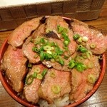 和牛＆Seafood　Micio（ミーチョ） - 黒毛和牛ステーキ丼　あステーキがご飯の下に二重に(＠_＠;)