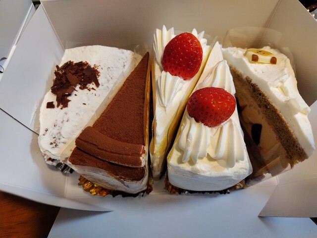 鶴浜屋 青柳店（鶴岡）- 手作りケーキとカフェの魅力