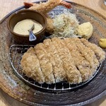 Cafe&Restaurant 雅楽 - とんかつ　デカっ