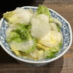 炉端焼き燻銀 - 自家製白菜の浅漬け