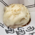 台湾の焼き包子 包包亭 - 肉包（肉まん）