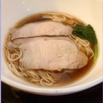 ちゃるめら　ぐっぴー - 醤油ラーメン￥1100   ロースト？したチャーシュー？  食べた後に鼻に焦げ目の匂いがツーンと来て良き‼️