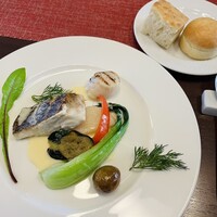 山カフェレストラン KUREHA - 天然真鯛と帆立のグリル…白ワイン香るヴァンブランソースで