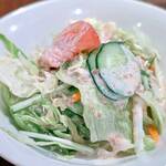 カレー＆居酒屋 ニコニコ - オレンジ色じゃないドレッシング