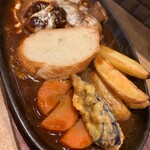 キッチンぶるどっく - 揚げ野菜とタン元シチューがベストマッチ！