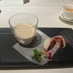 香桃 - チャイニーズティーマスター　小田が選ぶ烏龍茶のなめらかプリン
      胡桃と小豆餡のイチゴ大福