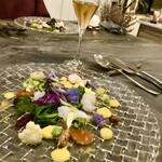 スープとカレー ボンジョルネ - ●冷前菜
      20種野菜とフグのマリネのジャン・ド・フルール
      トマトのドレッシング、ビーツのピュレ
      人参・りんごのドレッシング
      金柑・はっさくのドレッシング