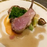 スープとカレー ボンジョルネ - ●ヴィアンド（肉のメイン）
      仔羊背肉のロティー　ハニージンジャーソース・人参のピュレ
      プチベール・菊芋・オレンジカリフラワー・レンコン・玉ねぎ