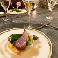スープとカレー ボンジョルネ - ●ヴィアンド（肉のメイン）
                    仔羊背肉のロティー　ハニージンジャーソース・人参のピュレ
                    プチベール・菊芋・オレンジカリフラワー・レンコン・玉ねぎ