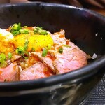 四文屋 - ローストビーフ丼(￥700)、ご飯大盛り