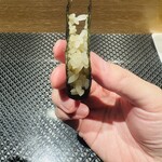 鮨あさひ - シャリの海苔巻。シャリの味をしっかりと味わえます。