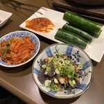 マル保 - 黒毛和牛センマイ刺し、味噌きゅうり