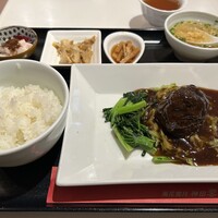 神田 雲林 - 対馬どんぐり猪肉団子の上海風醤油煮込み トロトロ白菜と青菜添え