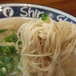 博多らーめん ShinShin - 麺リフト