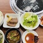 炭火焼肉 牛和鹿 - 