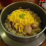余志屋 - 釜飯(地鶏、舞茸)