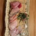 海の日  - 刺身の盛り合わせ。下から真鯛、クエ、脂坊主、金目鯛、鰆、鰤、本鮪