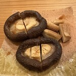 海の日  - しいたけ焼き。炭火の香りが良いのと、お肉を食べてるようなジューシーな身