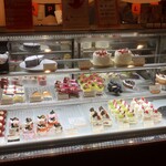 パティスリーマサ - ショーケースの様子。