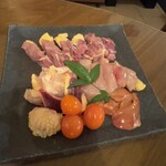 じどりや 穏座 - 近江軍鶏の雌肉の鶏具材