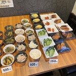 老虎苑 - おかずのエリア、今回は右端の揚げもんをいただきました