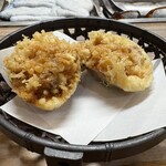 八勢 - はまぐり。貝殻の両側に身を入れてある。