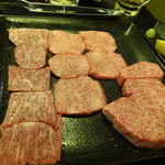 京松蘭 - 塩焼き3種(左から極上ハラミ、上タン、サーロイン)