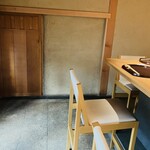 鮨 かうと - 169cmの私には少し屈んで入店する雰囲気のお店✨