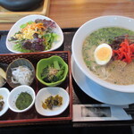 人と木 - 博多ラーメン1,300円＋デザート500円