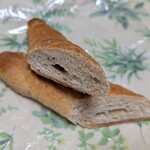 ブレドール - 全粒粉塩バターロール　270円