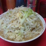 ラーメン二郎 - 小豚（ヤサイマシニンニクカラメ）