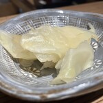 鮨 かうと - ガリの薄切り食感とお酢の漬かり方が堪らない✨思わず4回もお代わり✨(///ω///)ﾎﾞｯ✨