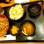 和牛の郷キッチン - 黒毛和牛焼き牛丼