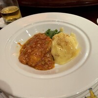 萬珍樓 本店 - エビマヨとエビチリの2色の紅白皿