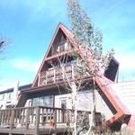 赤い三角屋根 - 