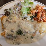 ポコアポコ - 白身魚のクラムチャウダーソース。魚も大きく、クリームたっぷり。