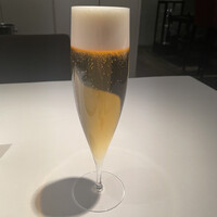 AKI NAGAO - ドリンクは迷いましたが北海道ワインのぺアリングをお願いしました。その前にアミューズがあるとのことでクラシックを追加しました。