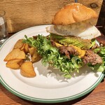 CHILLAX BURGERS&WINE - 